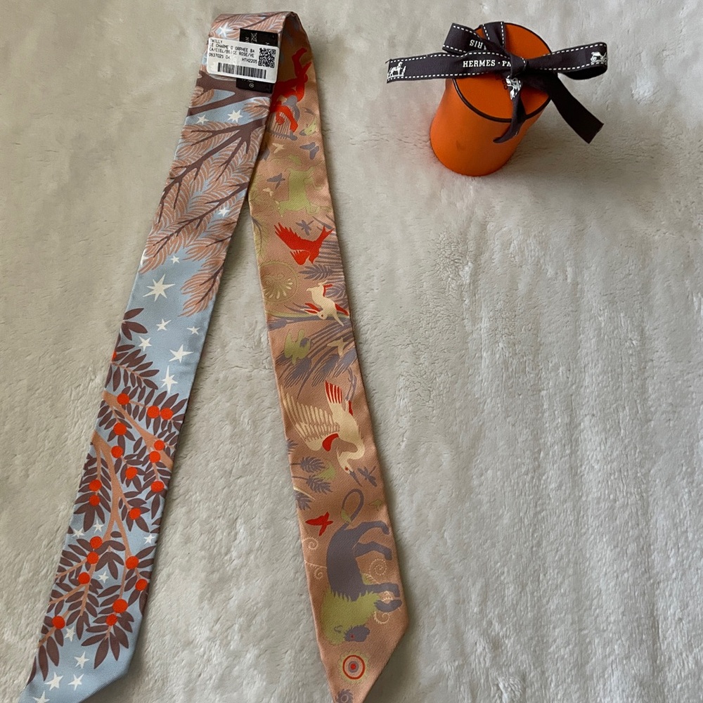 Hermès Beige and Red Twilly